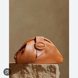 NWOT! Banana Republic Stella Cloud Clutch Tan Leather Large